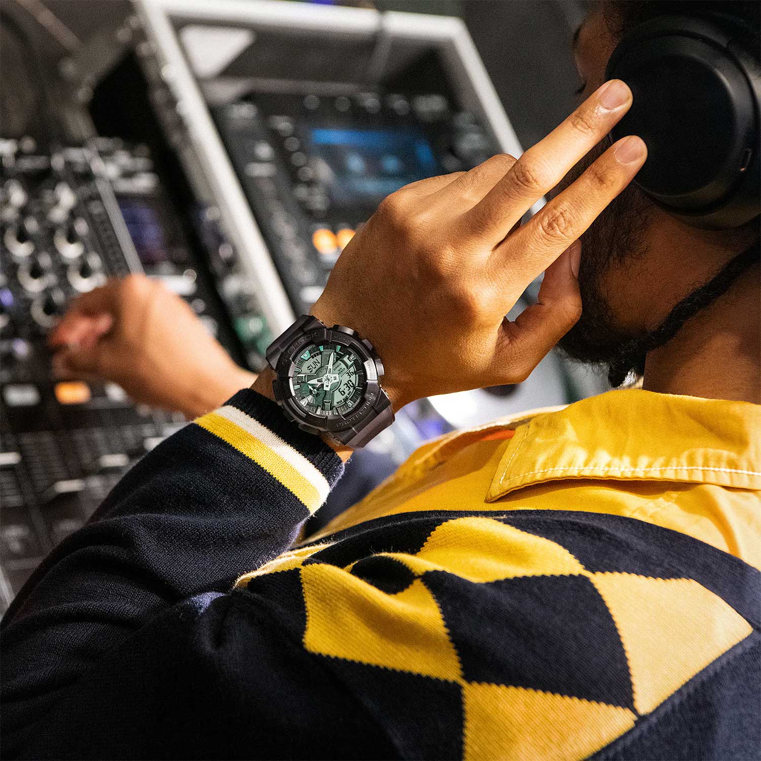 Японские наручные часы CASIO G-SHOCK GM-110MF-1A