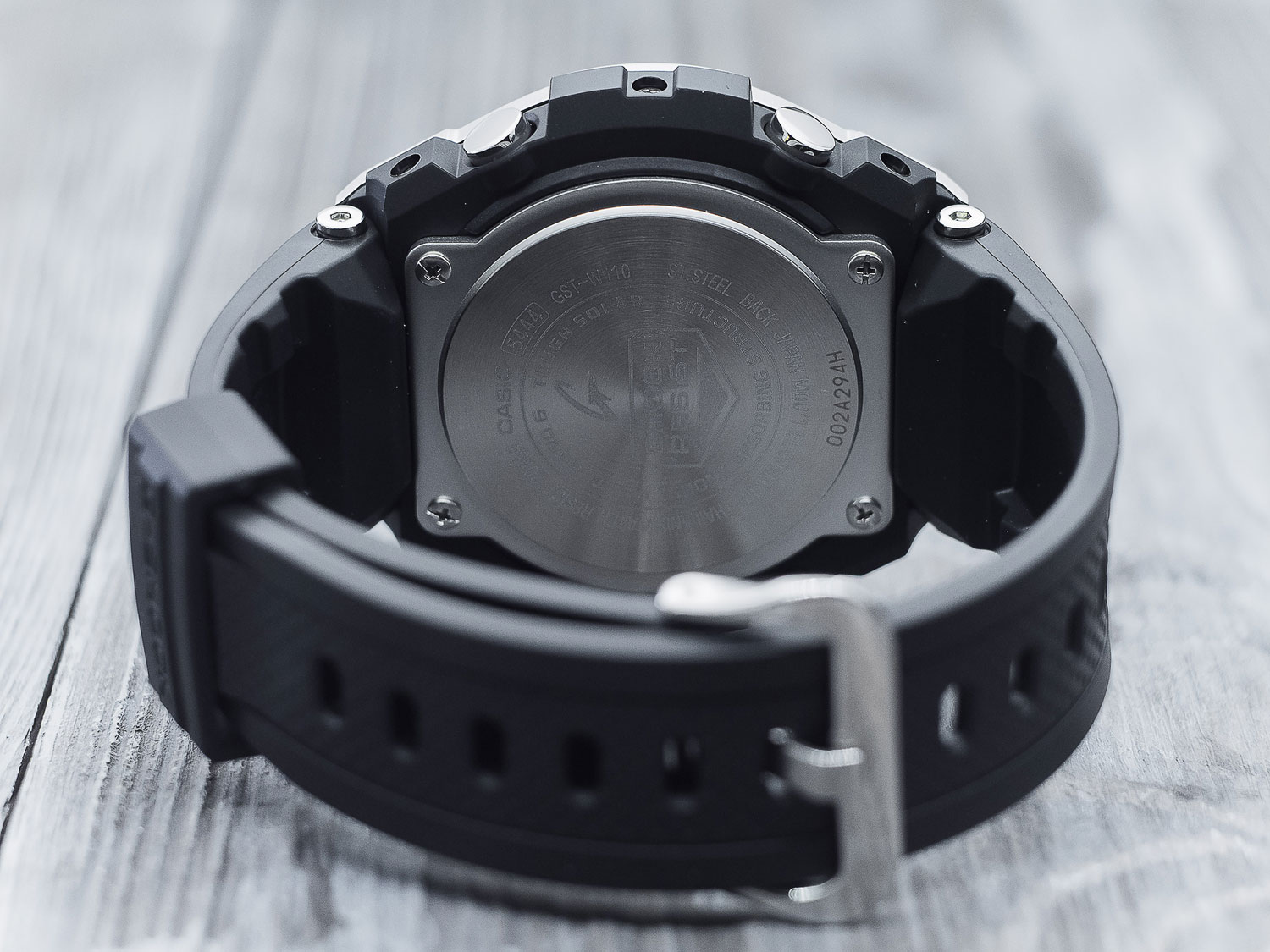 Японские наручные часы CASIO G-SHOCK GST-W110-1A
