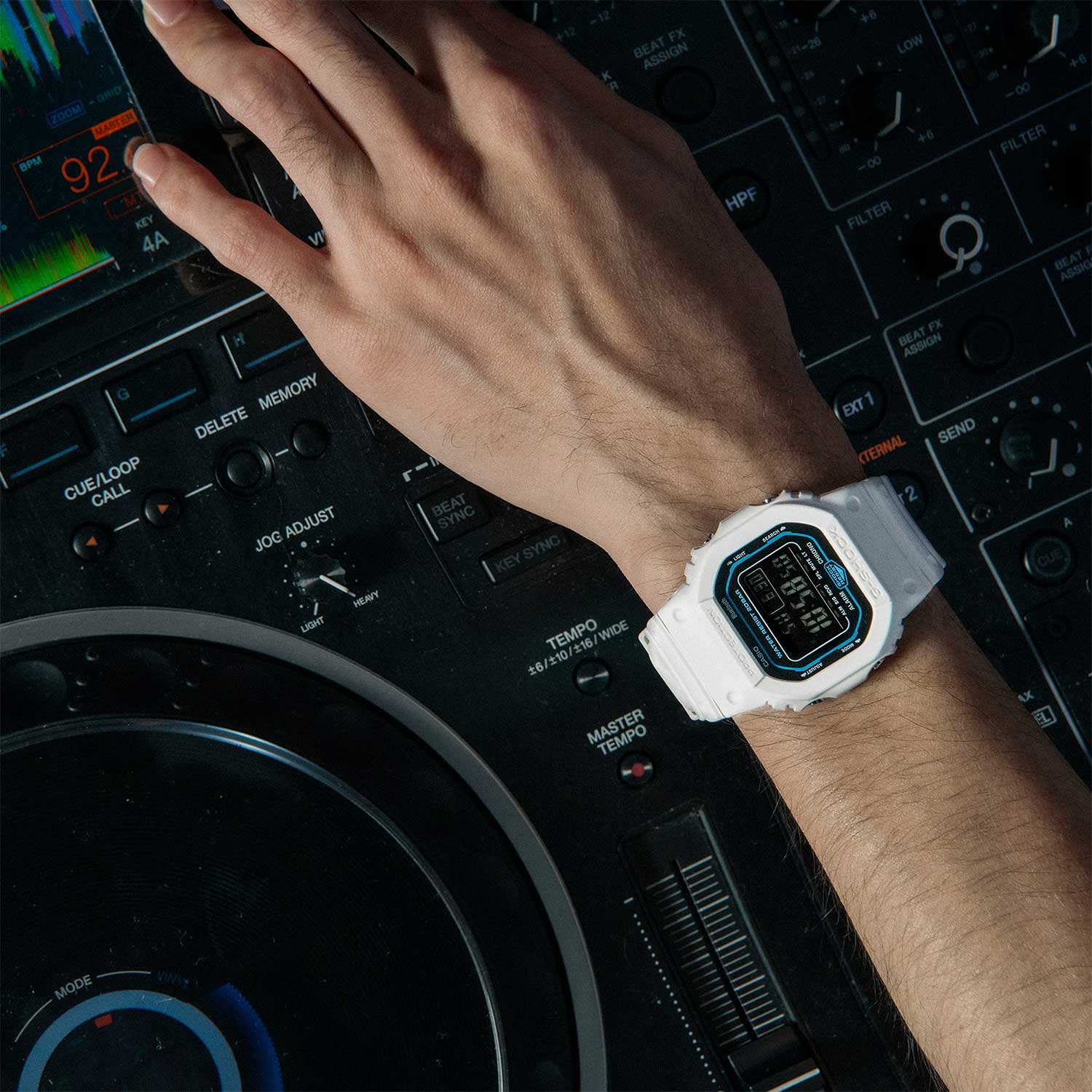 Японские наручные часы CASIO G-SHOCK DW-B5600SF-7