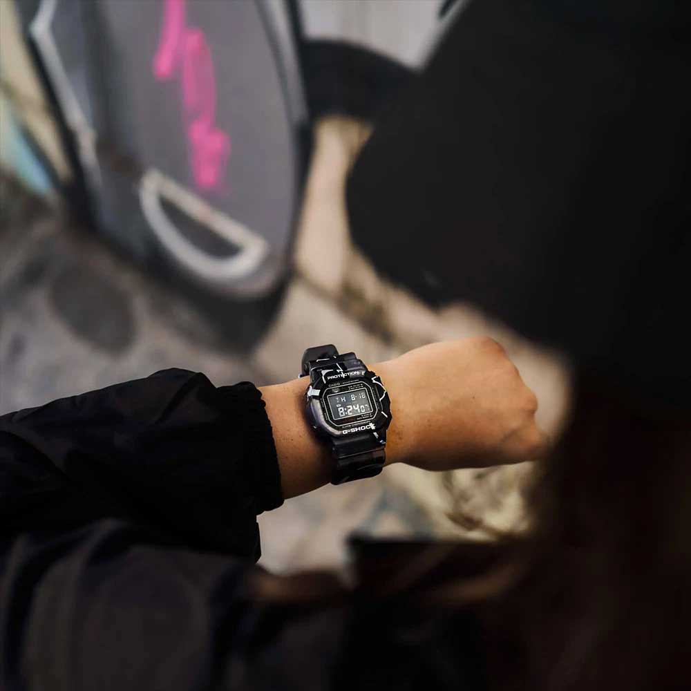 Японские наручные часы CASIO G-SHOCK DW-5000SS-1
