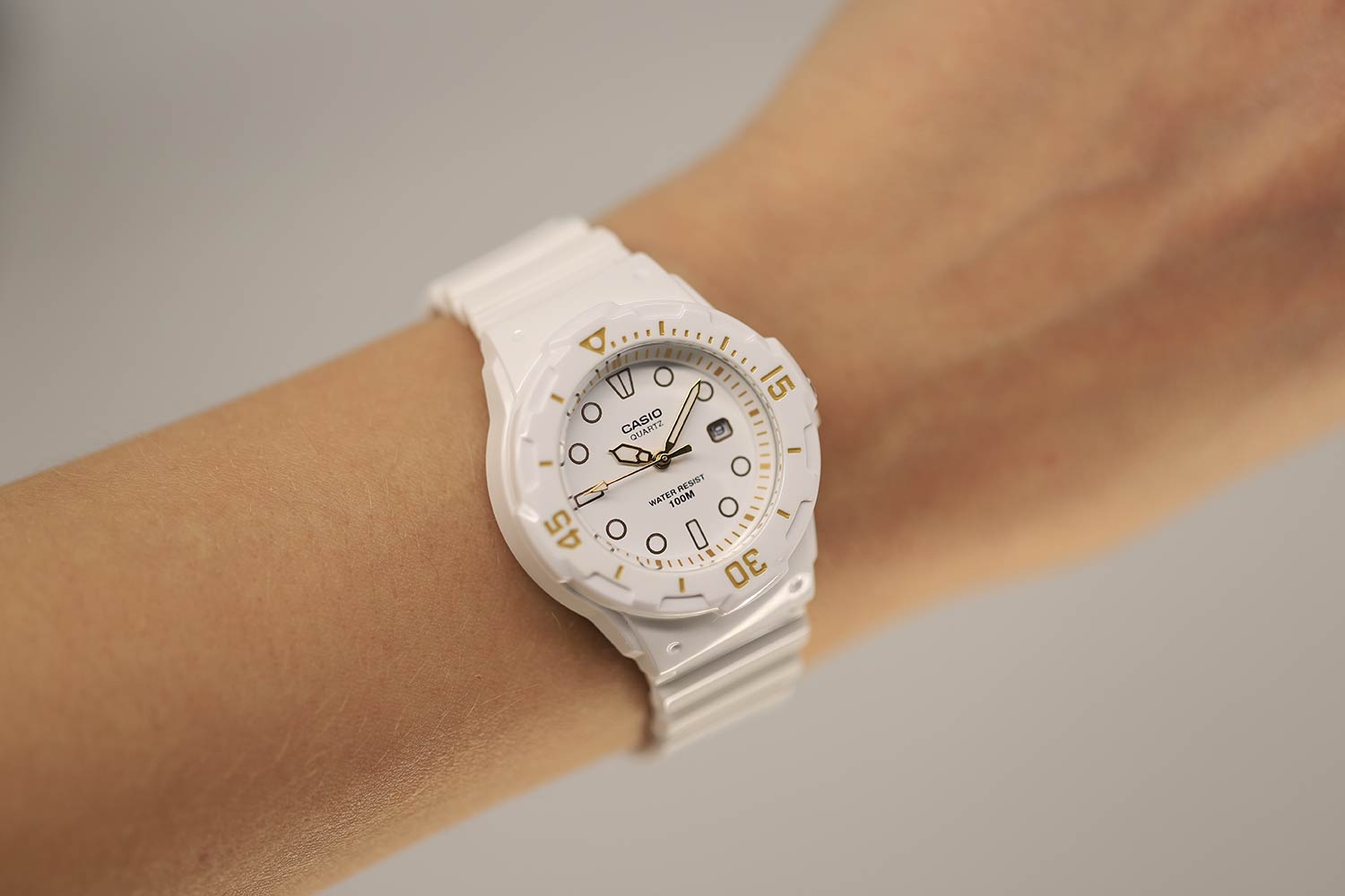 Японские наручные часы Casio Collection LRW-200H-7E2
