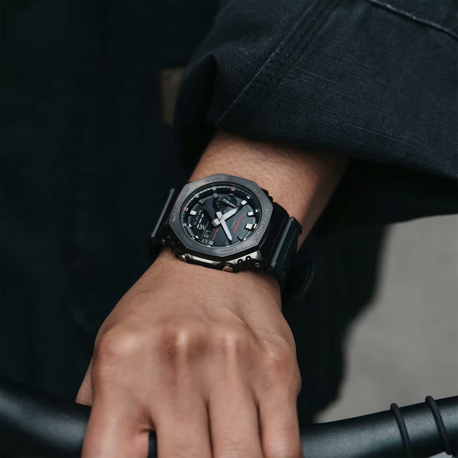 Японские наручные часы CASIO G-SHOCK GM-2100CB-1A