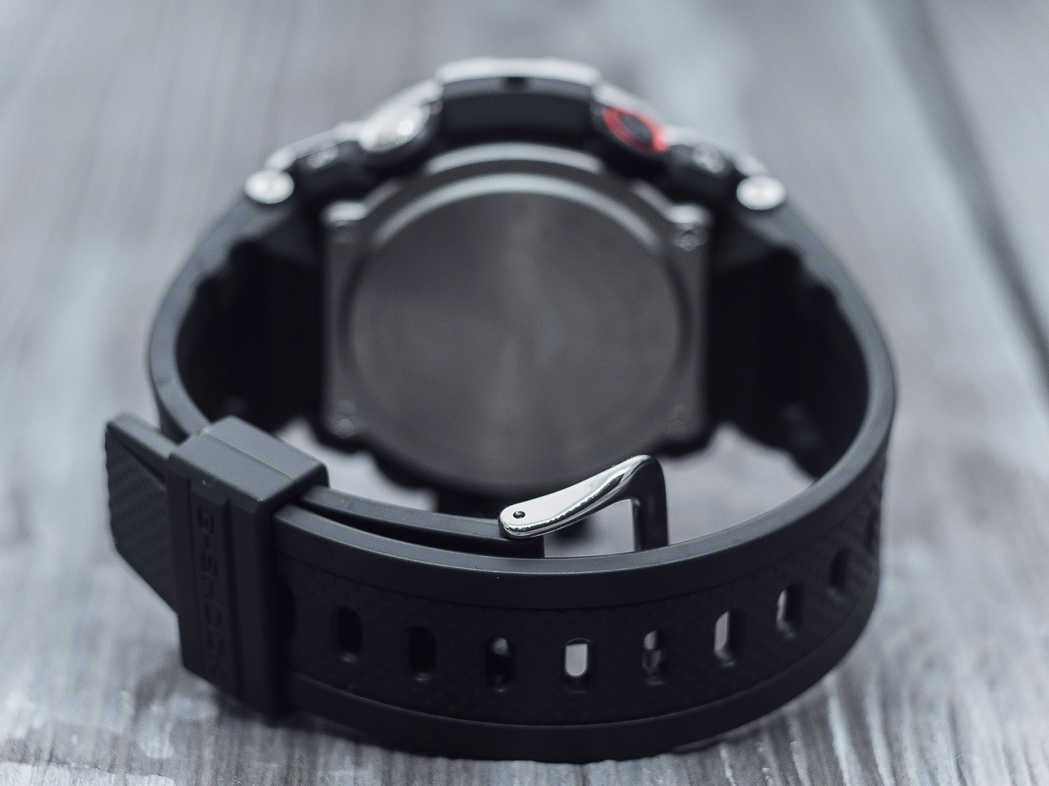 Японские наручные часы Casio G-SHOCK GST-B100-1A с хронографом