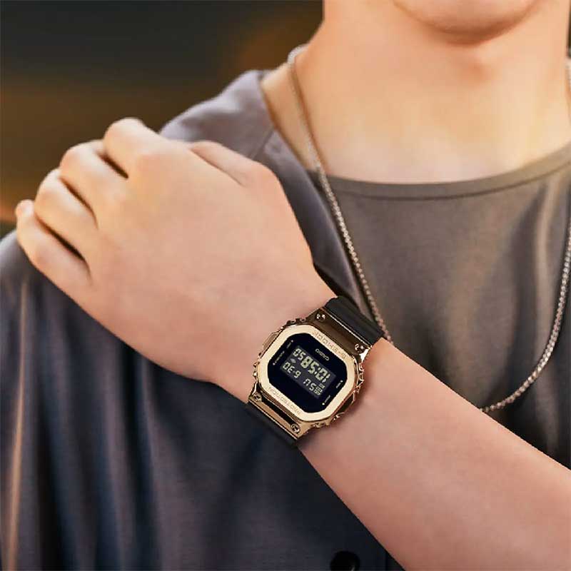 Японские наручные часы Casio G-SHOCK GM-5600G-9E с хронографом