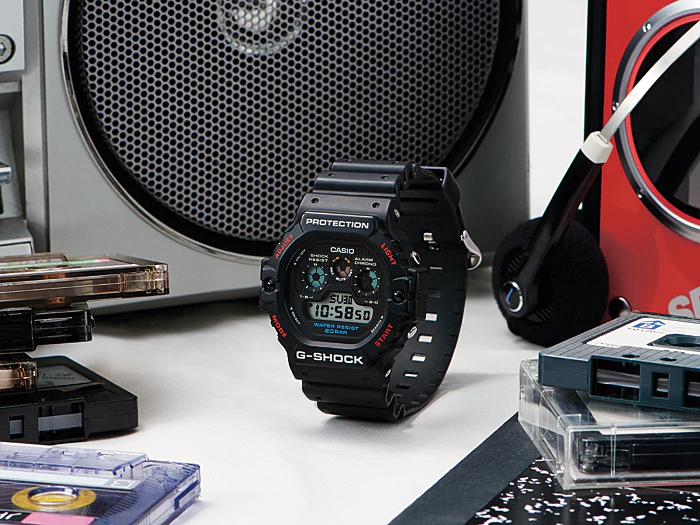 Японские наручные часы Casio G-SHOCK DW-5900-1E с хронографом