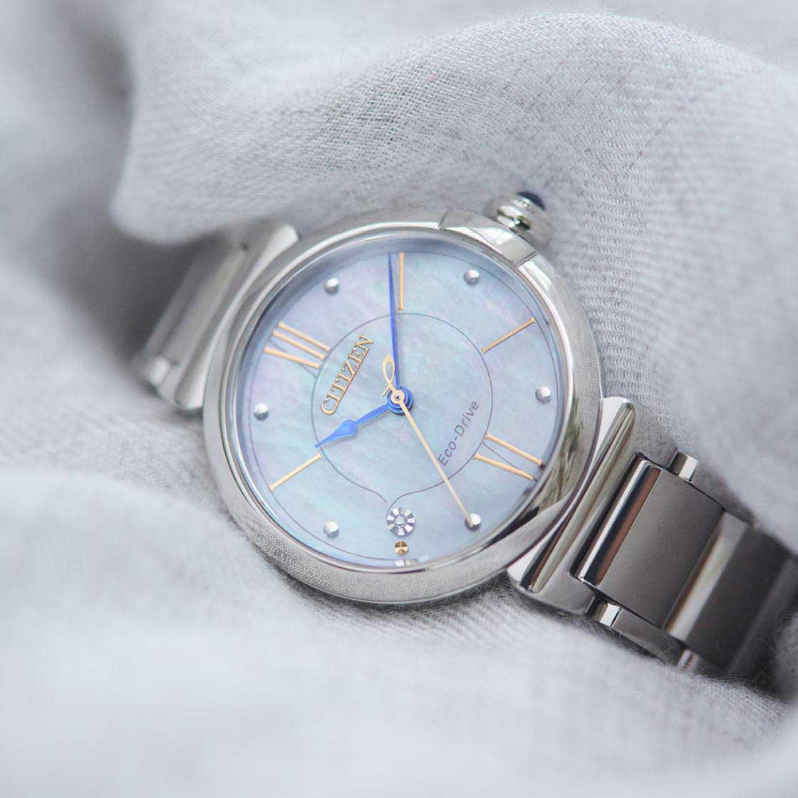 Японские наручные часы Citizen EM1070-83D
