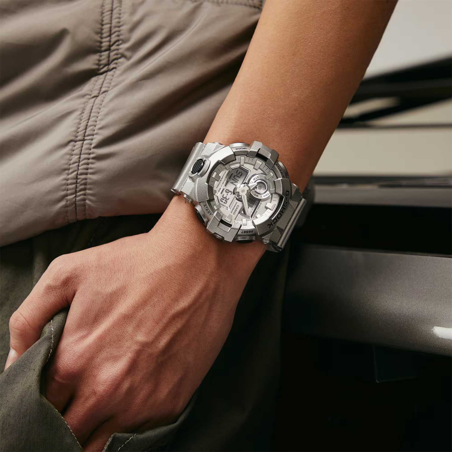 Японские наручные часы Casio G-SHOCK GA-700FF-8A с хронографом