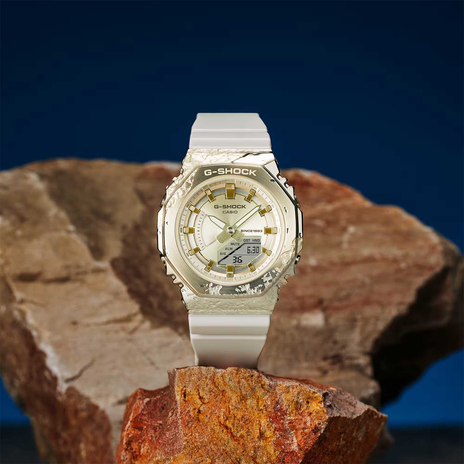 Японские наручные часы Casio G-SHOCK GM-S2140GEM-9A с хронографом