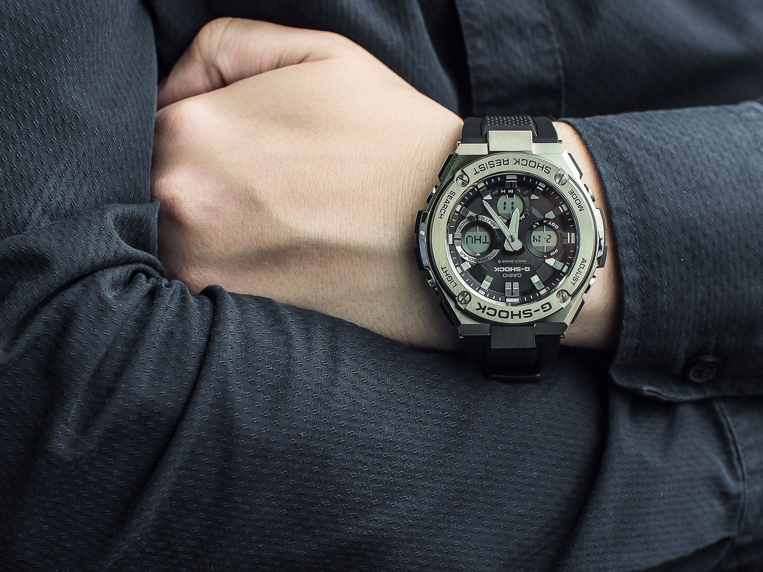 Японские наручные часы CASIO G-SHOCK GST-W110-1A