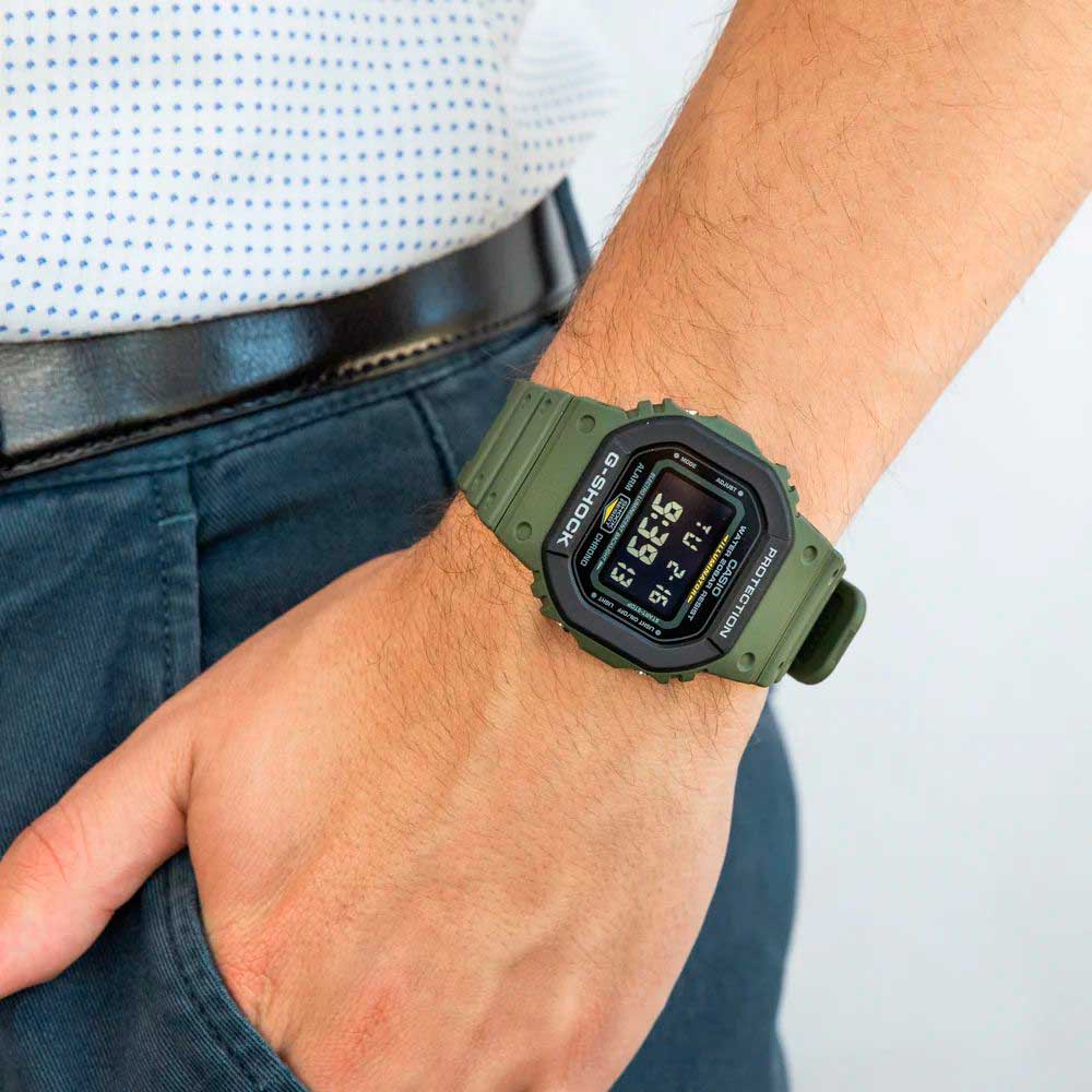 Японские наручные часы Casio G-SHOCK DW-5610SU-3ER с хронографом