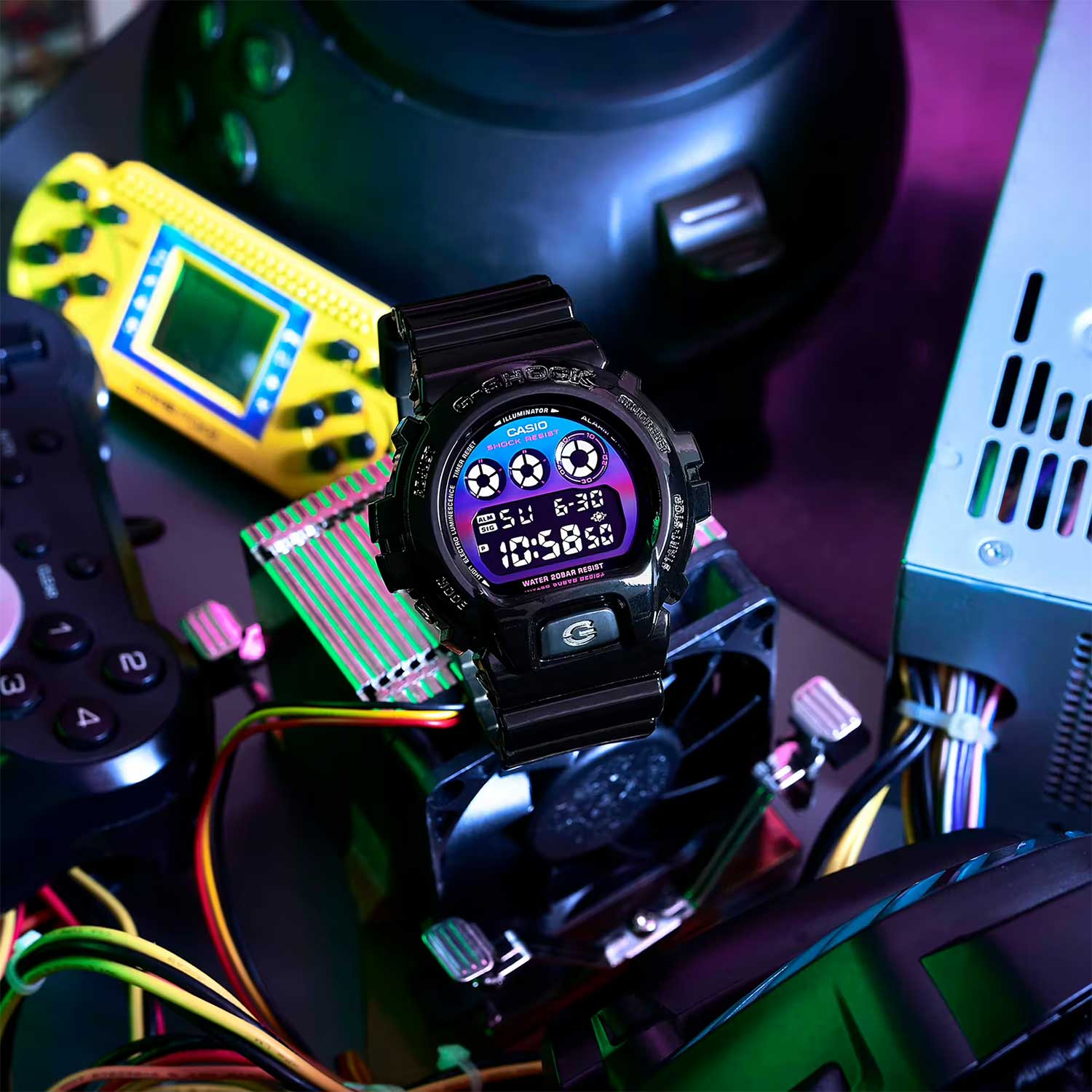 Японские наручные часы Casio G-SHOCK DW-6900RGB-1E с хронографом