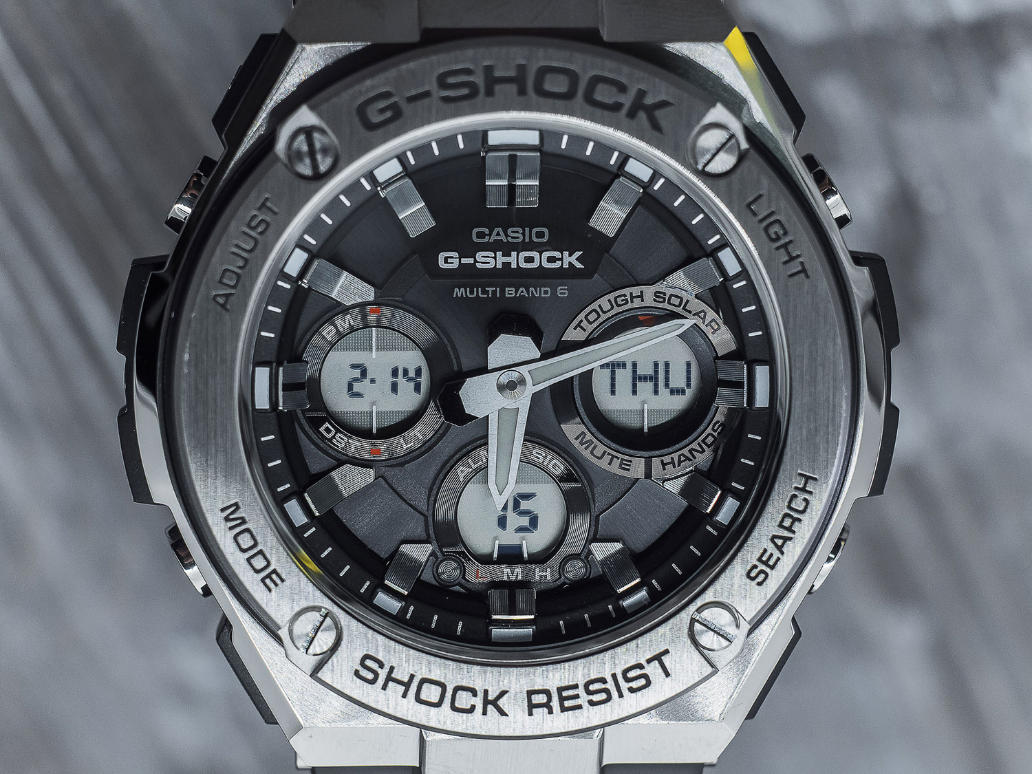 Японские наручные часы CASIO G-SHOCK GST-W110-1A