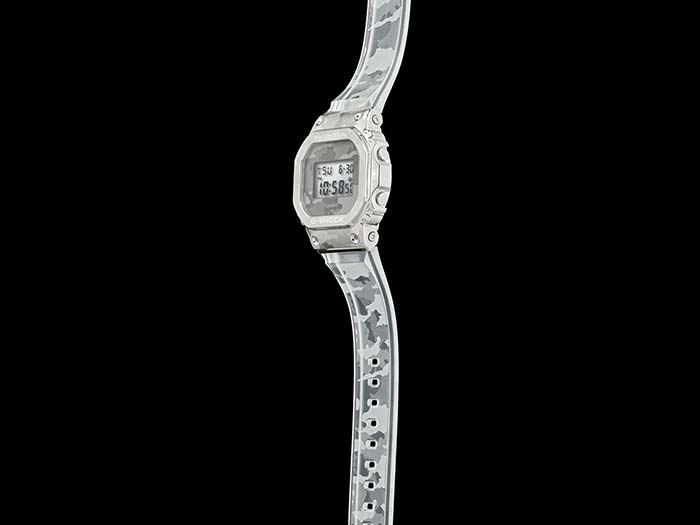 Японские наручные часы Casio G-SHOCK GM-5600SCM-1ER с хронографом