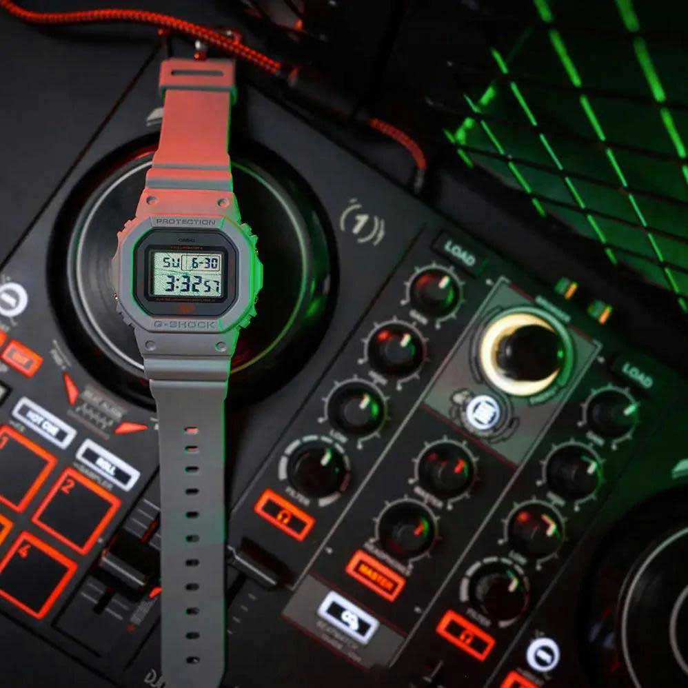 Японские наручные часы Casio G-SHOCK DW-5600MNT-8 с хронографом