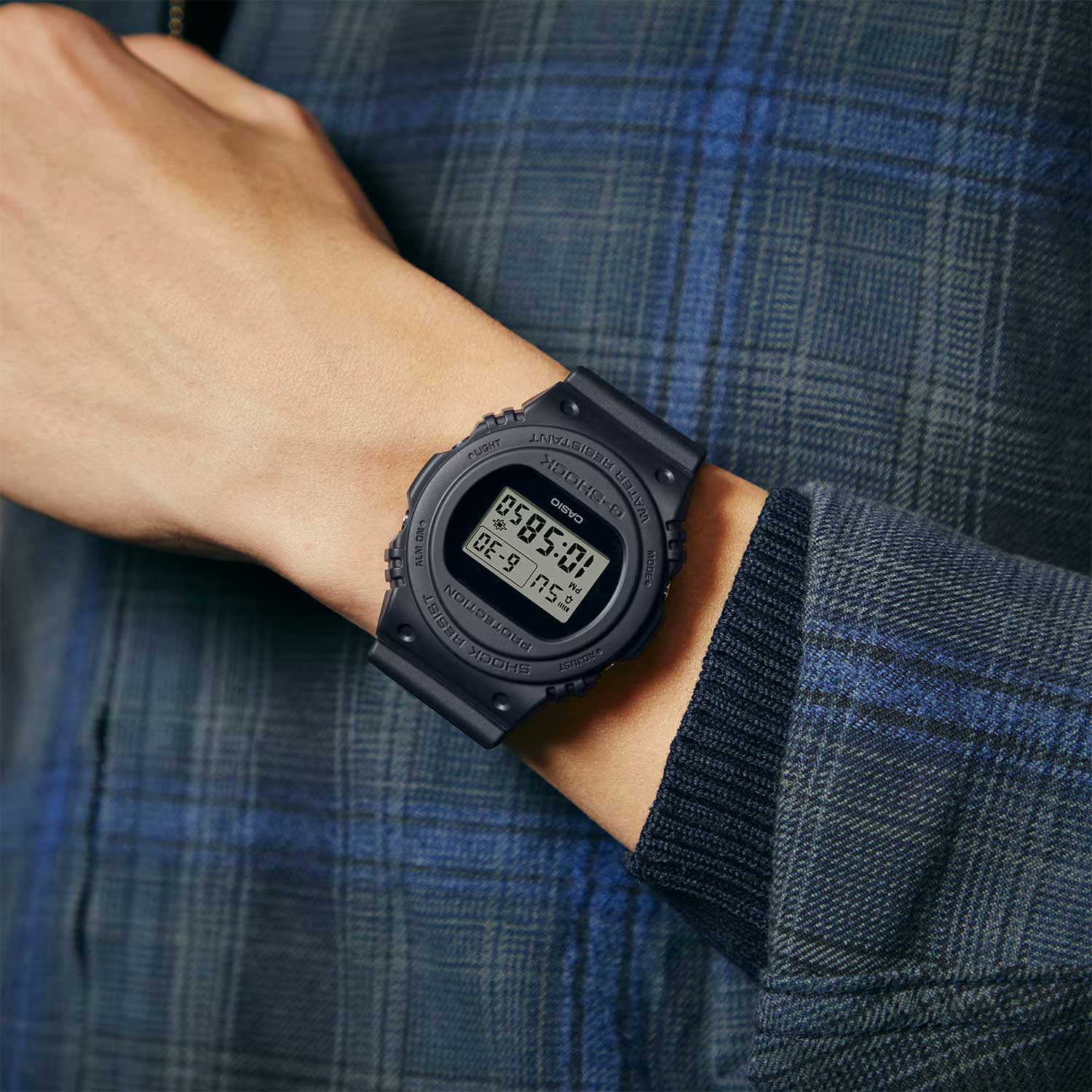 Японские наручные часы Casio G-SHOCK DWE-5657RE-1ER с хронографом
