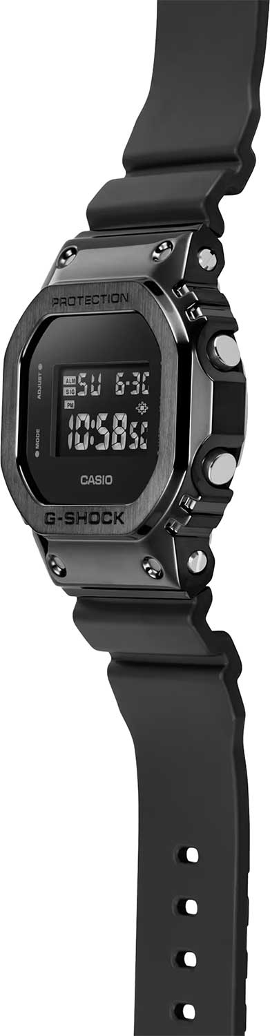 Японские наручные часы CASIO G-SHOCK GM-5600UB-1