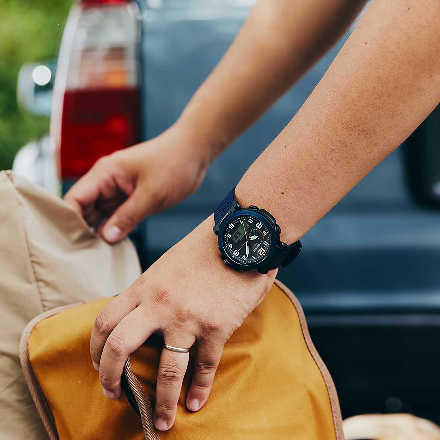 Японские наручные часы CASIO PRO TREK PRG-601YB-2