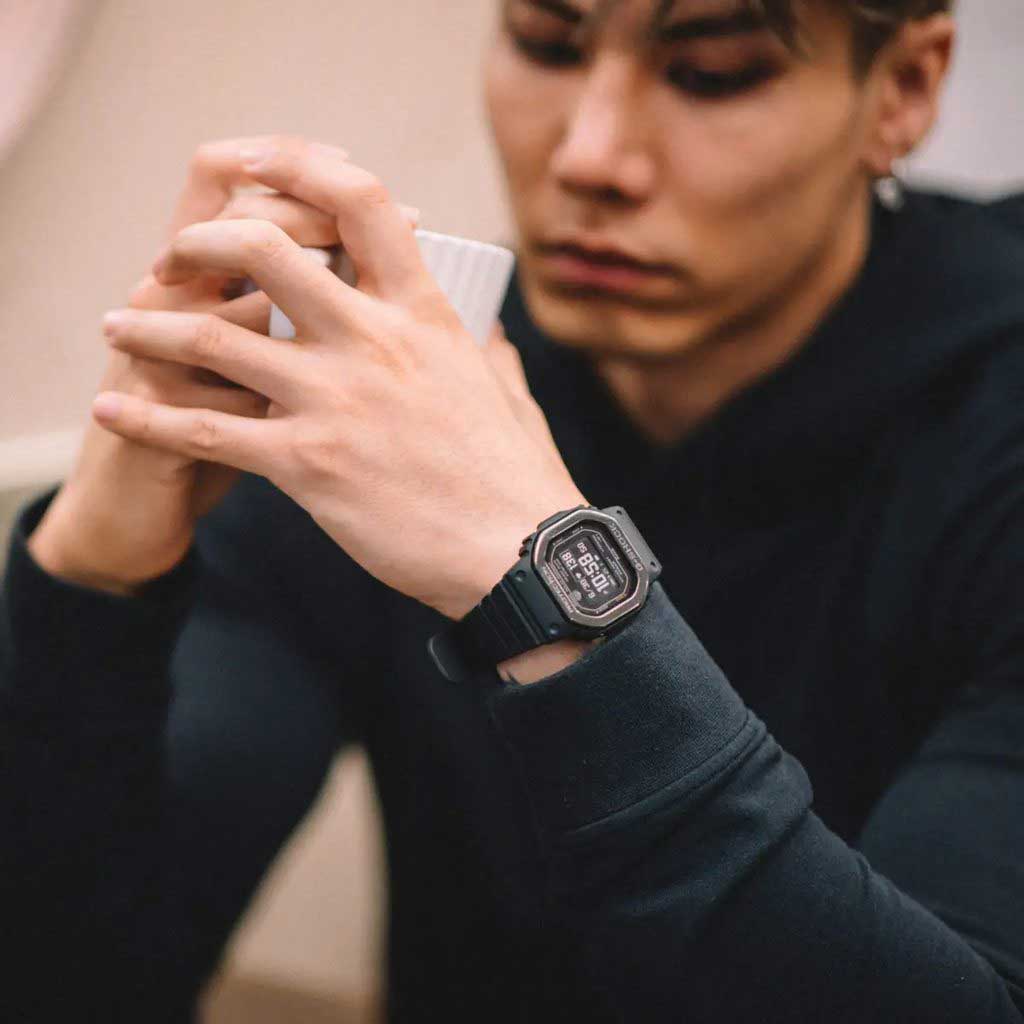 Японские наручные часы CASIO G-SHOCK DW-H5600MB-1