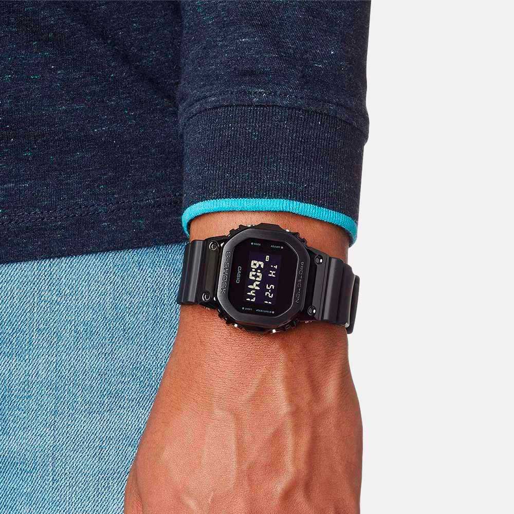 Японские наручные часы Casio G-SHOCK GM-5600B-1ER с хронографом