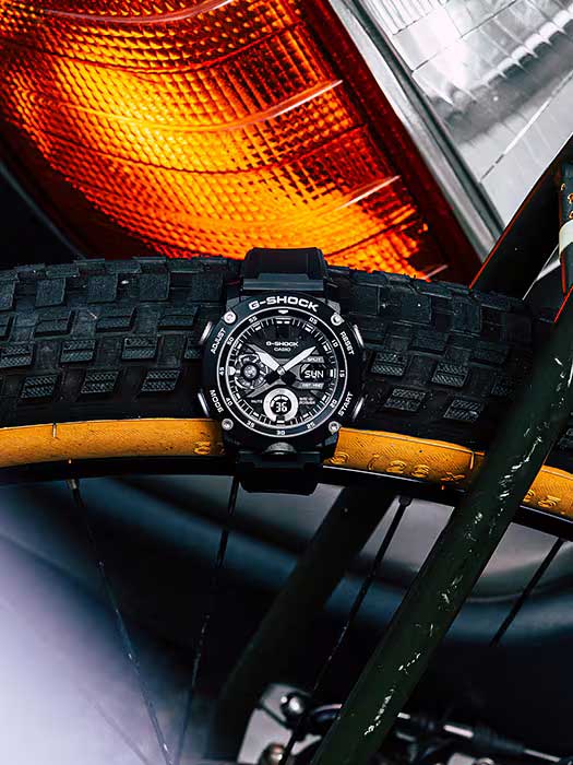 Японские наручные часы Casio G-SHOCK GA-2000S-1AER с хронографом