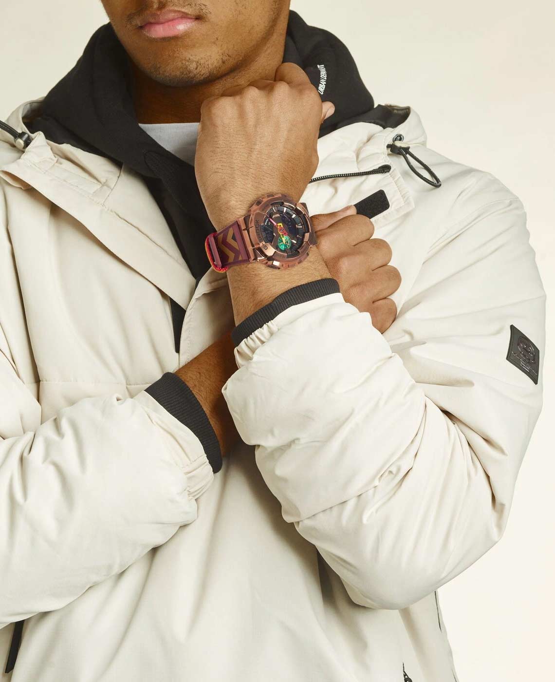 Японские наручные часы Casio G-SHOCK GM-110RH-1AER с хронографом