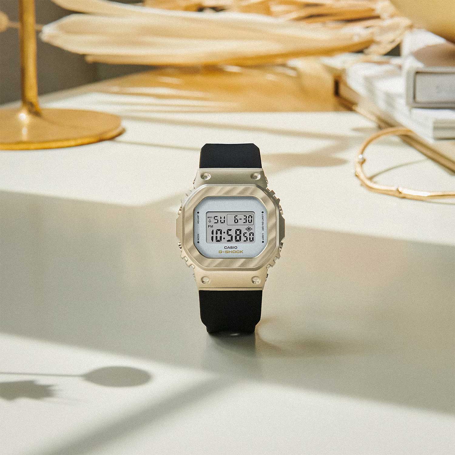 Японские наручные часы CASIO G-SHOCK GM-S5600BC-1