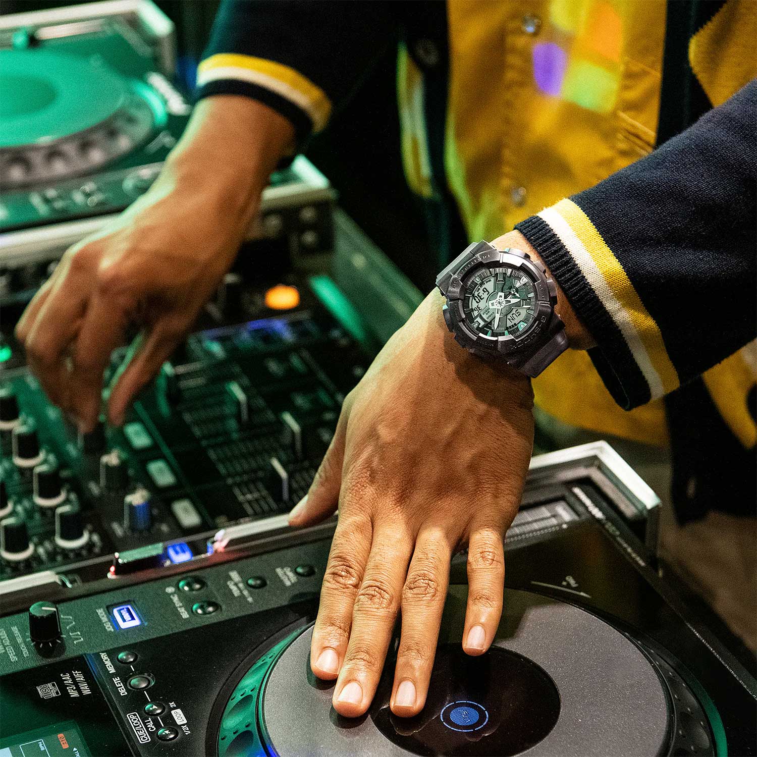 Японские наручные часы CASIO G-SHOCK GM-110MF-1A