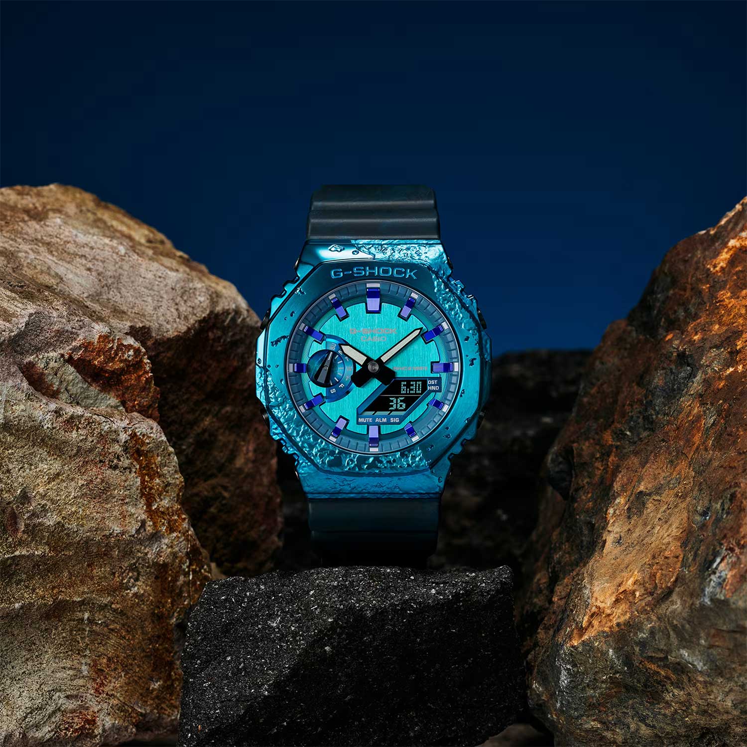 Японские наручные часы Casio G-SHOCK GM-2140GEM-2A с хронографом