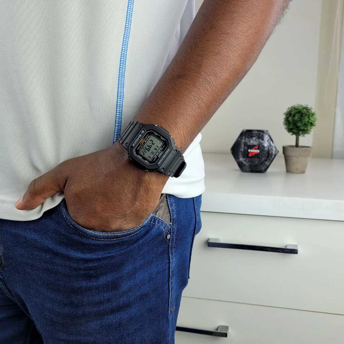 Японские наручные часы CASIO G-SHOCK G-5600UE-1