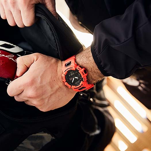 Японские спортивные наручные часы Casio G-SHOCK GBA-900-4AER с хронографом