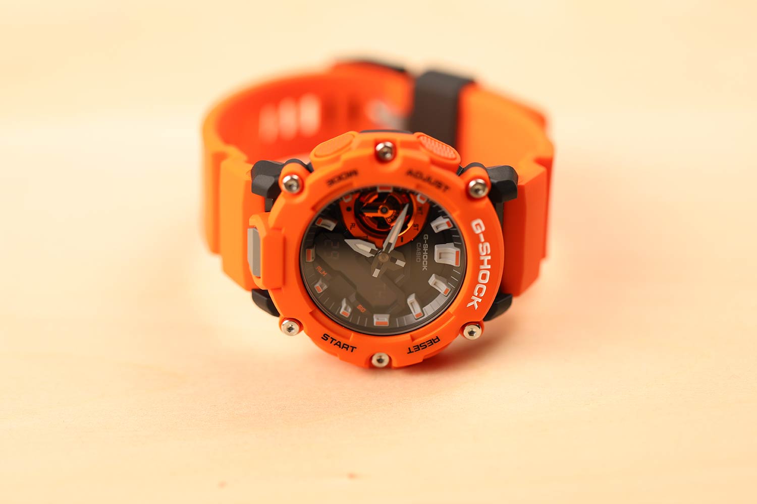 Японские наручные часы Casio G-SHOCK GA-2200M-4AER с хронографом