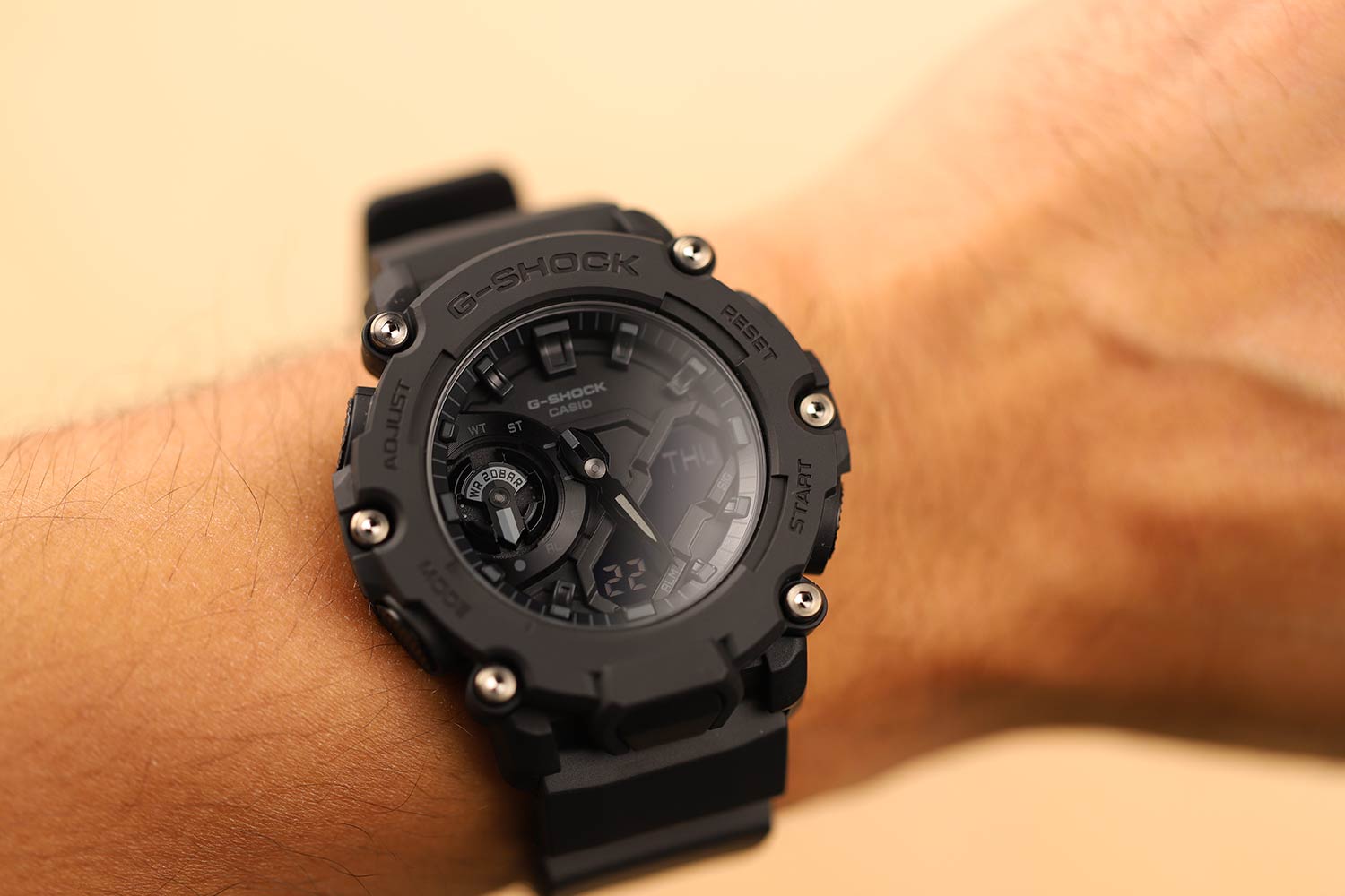 Японские наручные часы Casio G-SHOCK GA-2200BB-1AER с хронографом